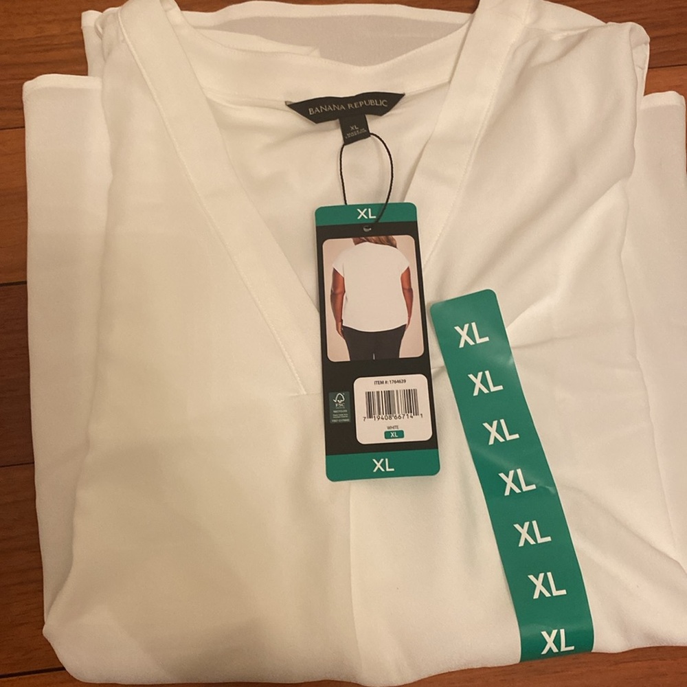 Banana Republic short sleeve v-neck blouse - Picture 5 of 5